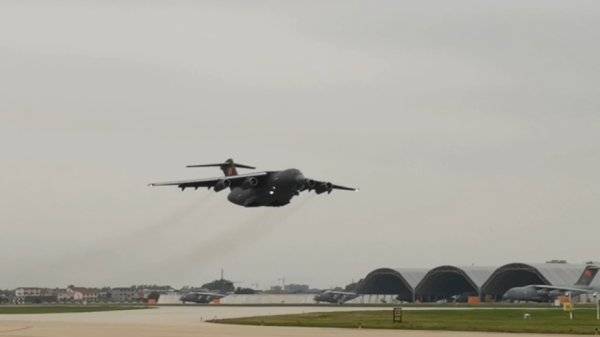 配资论坛官网登录入口 锐评｜山河无恙，等你归家